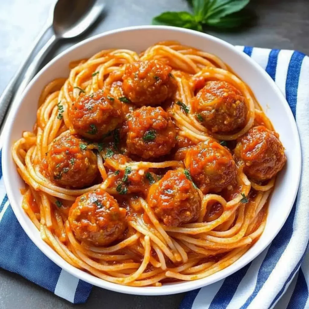 Spaghetti aux boulettes et à la sauce tomate
