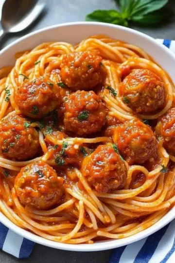 Spaghetti aux boulettes et à la sauce tomate
